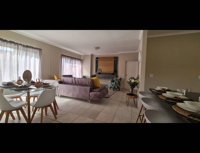 3 BEDROOM FULL FLOOR FOR SALE IN WATERKLOOF HILL ESTATE